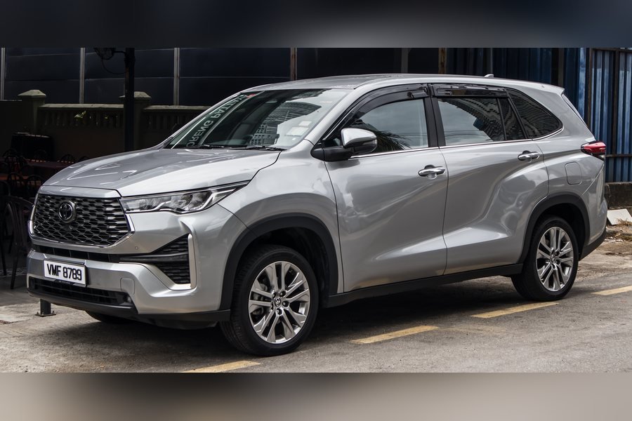 Premium silver Innova Crysta SUV for outstation trips from Mangalore